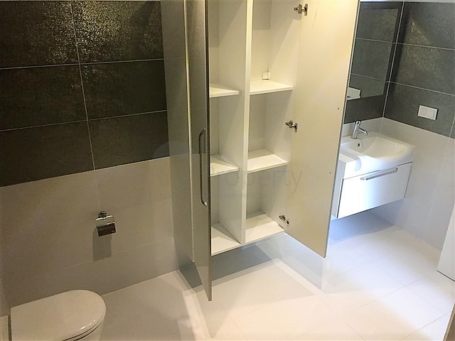 شقة بغرفتي نوم وصالة باطلالة بحرية مباشرة 