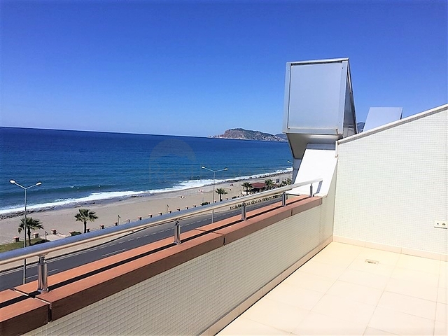 شقة بغرفتي نوم وصالة باطلالة بحرية مباشرة 