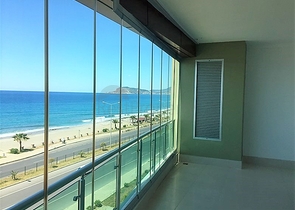 شقة بغرفتي نوم وصالة باطلالة بحرية مباشرة 