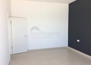 شقة بغرفتي نوم وصالة باطلالة بحرية مباشرة 