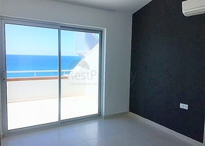 شقة بغرفتي نوم وصالة باطلالة بحرية مباشرة 