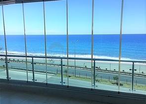 شقة بغرفتي نوم وصالة باطلالة بحرية مباشرة 