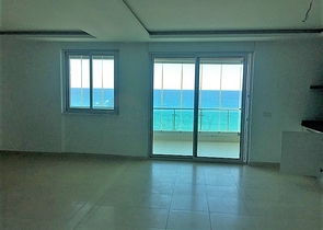 شقة بغرفتي نوم وصالة باطلالة بحرية مباشرة 