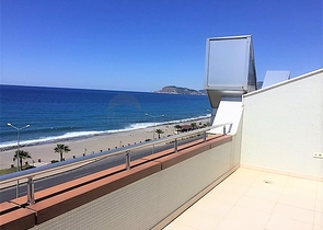 شقة بغرفتي نوم وصالة باطلالة بحرية مباشرة 