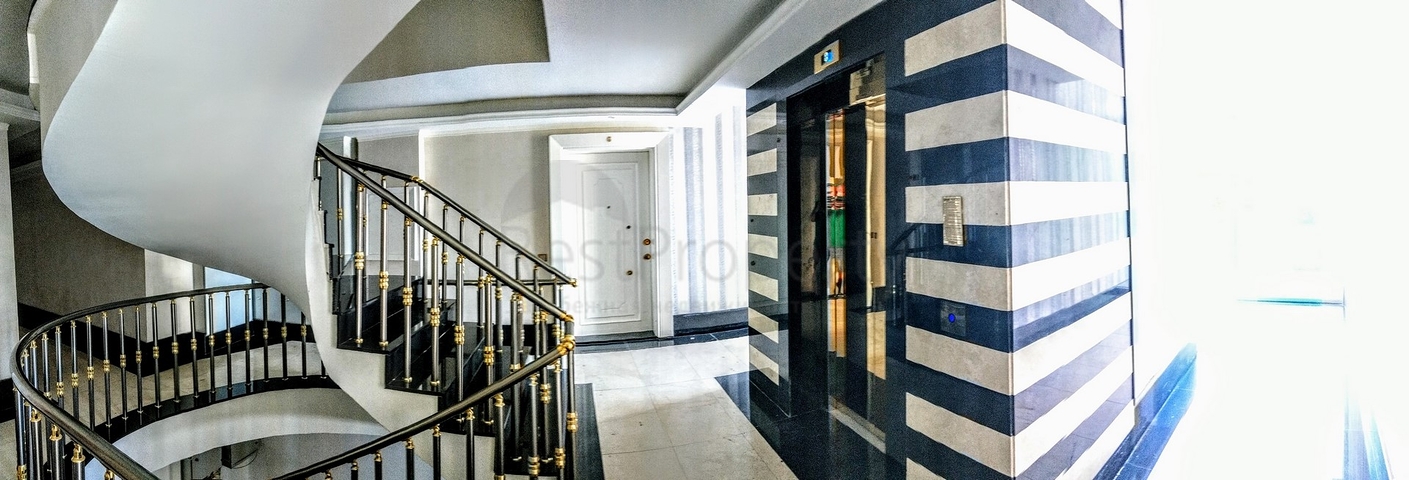 مجمع فاخر في أنطاليا / كونيالتي 400 متر عن البحر فقط 