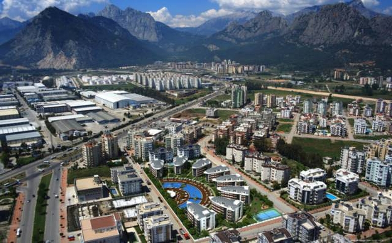 مجمع فاخر في أنطاليا / كونيالتي 400 متر عن البحر فقط 