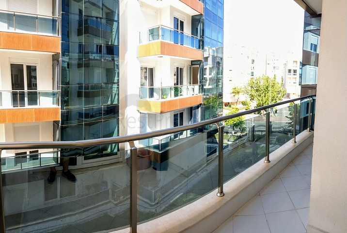 مجمع فاخر في أنطاليا / كونيالتي 400 متر عن البحر فقط 