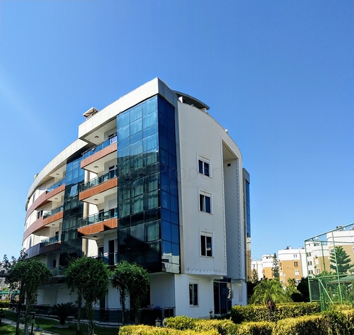 مجمع فاخر في أنطاليا / كونيالتي 400 متر عن البحر فقط 