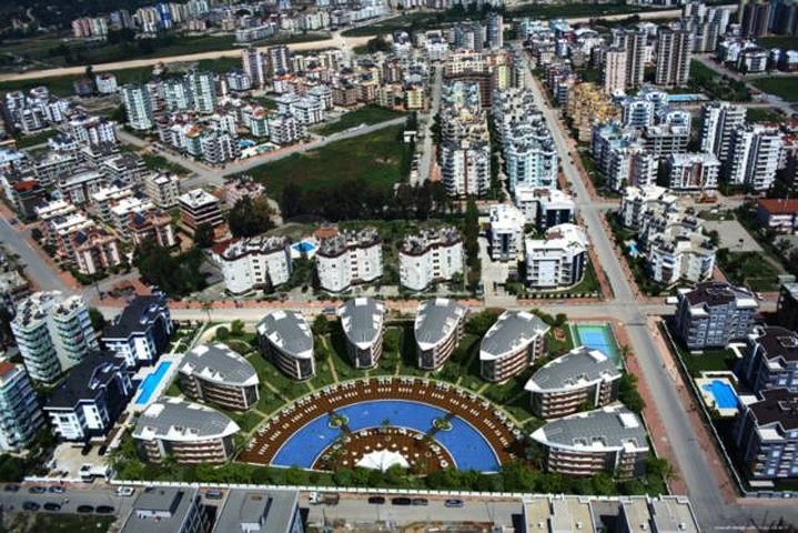 مجمع فاخر في أنطاليا / كونيالتي 400 متر عن البحر فقط 