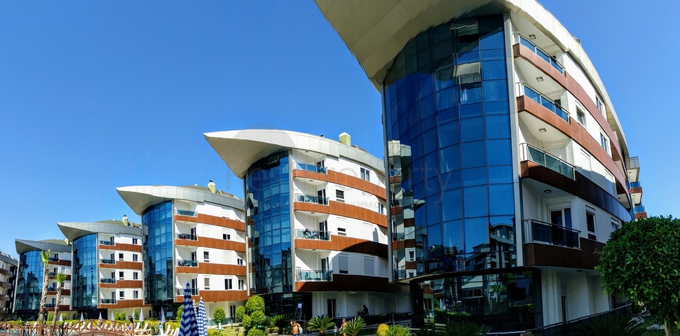 مجمع فاخر في أنطاليا / كونيالتي 400 متر عن البحر فقط 