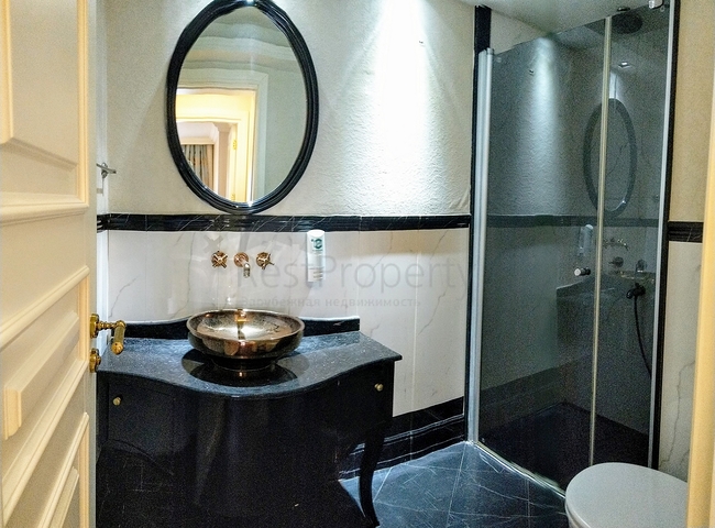 مجمع فاخر في أنطاليا / كونيالتي 400 متر عن البحر فقط 