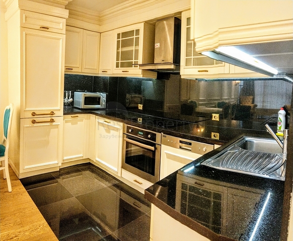 مجمع فاخر في أنطاليا / كونيالتي 400 متر عن البحر فقط 