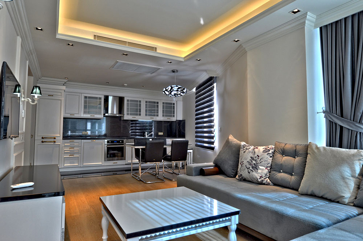 مجمع فاخر في أنطاليا / كونيالتي 400 متر عن البحر فقط 