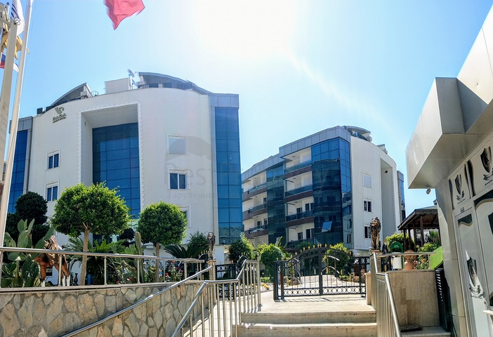 مجمع فاخر في أنطاليا / كونيالتي 400 متر عن البحر فقط 