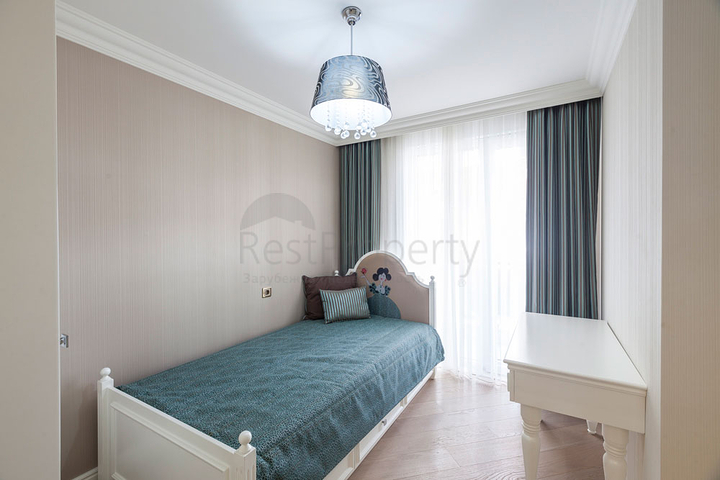 مجمع فاخر في أنطاليا / كونيالتي 400 متر عن البحر فقط 