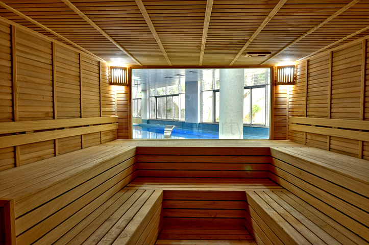 مجمع فاخر في أنطاليا / كونيالتي 400 متر عن البحر فقط 