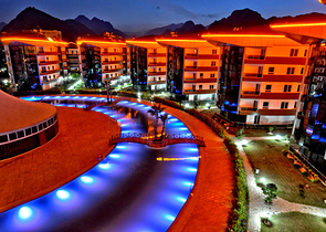 مجمع فاخر في أنطاليا / كونيالتي 400 متر عن البحر فقط 