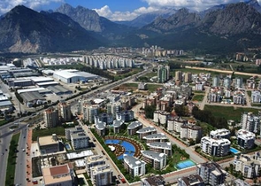 مجمع فاخر في أنطاليا / كونيالتي 400 متر عن البحر فقط 