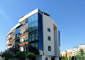 مجمع فاخر في أنطاليا / كونيالتي 400 متر عن البحر فقط 