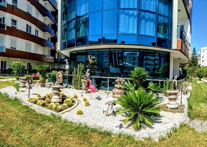 مجمع فاخر في أنطاليا / كونيالتي 400 متر عن البحر فقط 