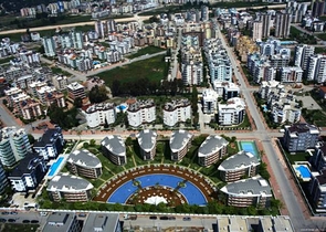 مجمع فاخر في أنطاليا / كونيالتي 400 متر عن البحر فقط 