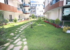 مجمع فاخر في أنطاليا / كونيالتي 400 متر عن البحر فقط 