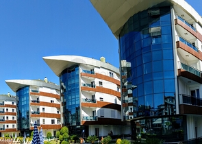 مجمع فاخر في أنطاليا / كونيالتي 400 متر عن البحر فقط 