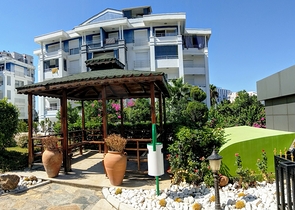 مجمع فاخر في أنطاليا / كونيالتي 400 متر عن البحر فقط 