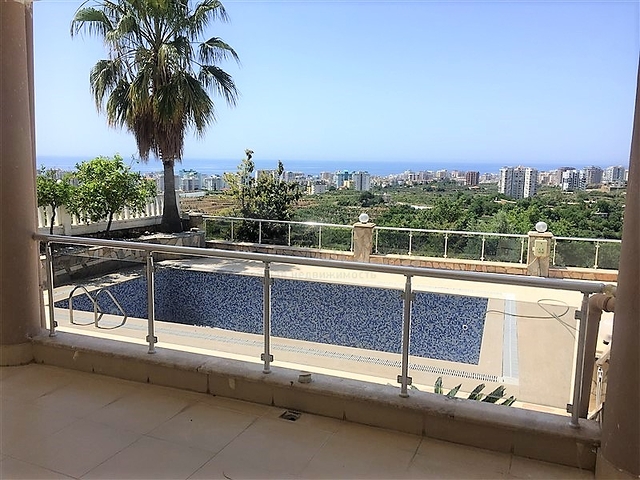 فيلا مستقلة - سبع غرف وصالة - مسبح خاص واطلالة بحر في كارجي جاك / الانيا 