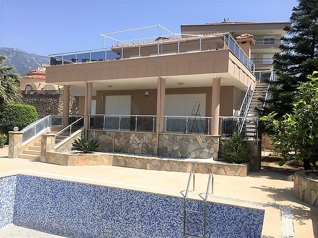 فيلا مستقلة - سبع غرف وصالة - مسبح خاص واطلالة بحر في كارجي جاك / الانيا 