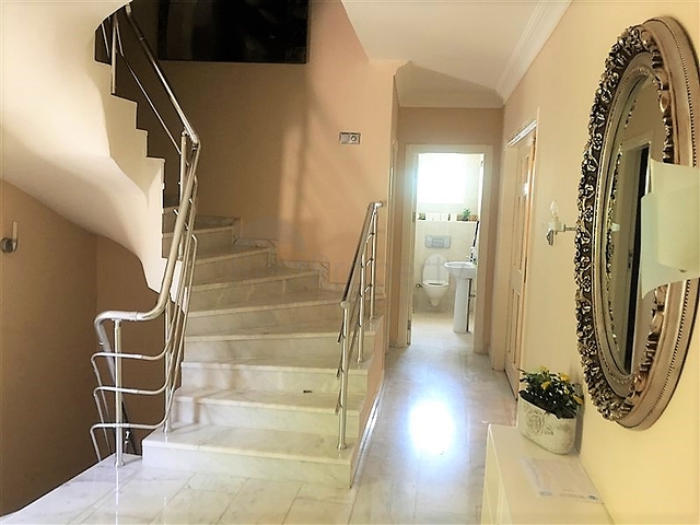 فيلا مستقلة - سبع غرف وصالة - مسبح خاص واطلالة بحر في كارجي جاك / الانيا 