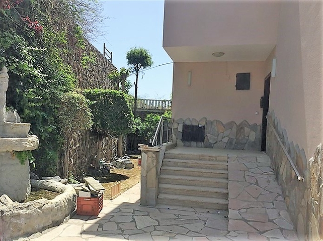 فيلا مستقلة - سبع غرف وصالة - مسبح خاص واطلالة بحر في كارجي جاك / الانيا 