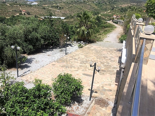 فيلا مستقلة - سبع غرف وصالة - مسبح خاص واطلالة بحر في كارجي جاك / الانيا 