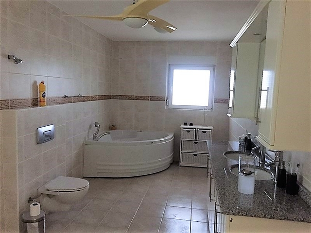 فيلا مستقلة - سبع غرف وصالة - مسبح خاص واطلالة بحر في كارجي جاك / الانيا 