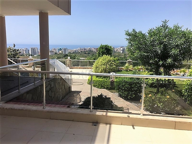 فيلا مستقلة - سبع غرف وصالة - مسبح خاص واطلالة بحر في كارجي جاك / الانيا 