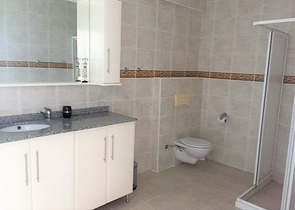 فيلا مستقلة - سبع غرف وصالة - مسبح خاص واطلالة بحر في كارجي جاك / الانيا 