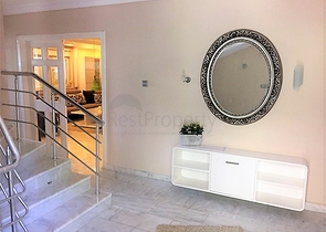 فيلا مستقلة - سبع غرف وصالة - مسبح خاص واطلالة بحر في كارجي جاك / الانيا 