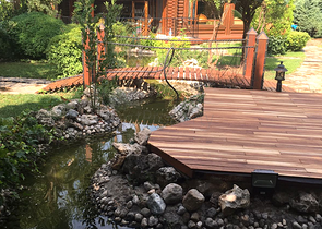 كوخ مصنوع من الخشب الطبيعي في أنطاليا في منطقة دوشمالتي