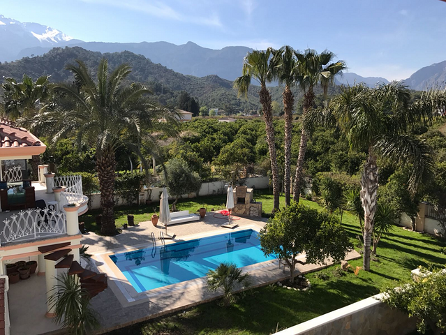 فيلا 4 + 1 من المالك 500 م على البحر في كاميوفا كيمير