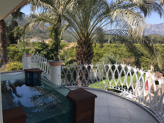 فيلا 4 + 1 من المالك 500 م على البحر في كاميوفا كيمير