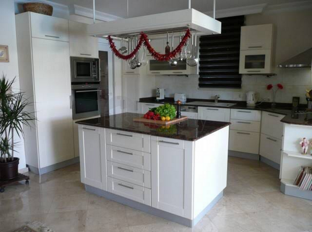 فيلا 4 + 1 من المالك 500 م على البحر في كاميوفا كيمير