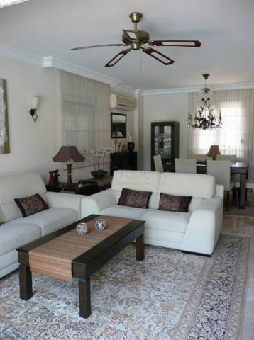 فيلا 4 + 1 من المالك 500 م على البحر في كاميوفا كيمير