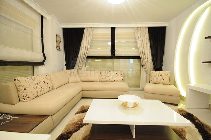 مجمع حديث في منطقة محمودلار - ألانيا