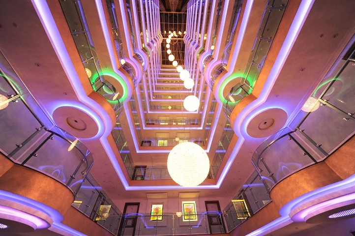 مجمع حديث في منطقة محمودلار - ألانيا