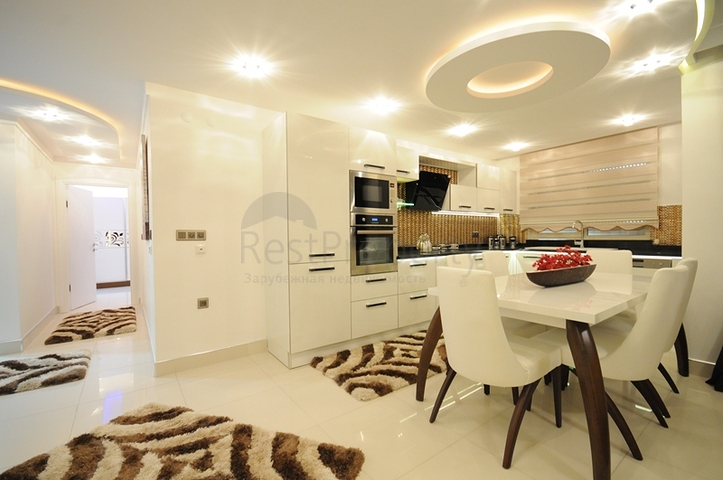 مجمع حديث في منطقة محمودلار - ألانيا