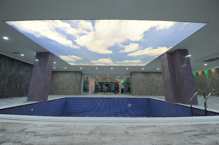 مجمع حديث في منطقة محمودلار - ألانيا