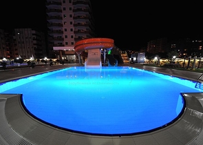 مجمع حديث في منطقة محمودلار - ألانيا