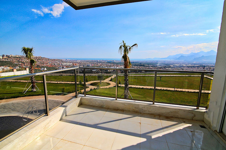 مشروع راقى بإطلالة بانورامية على أنطاليا بأكملها