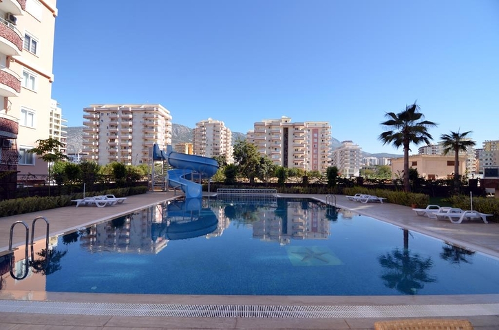 شقق مختلفة ضمن مجمع في وسط ومركز المدينة 