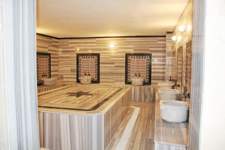 شقق مختلفة ضمن مجمع في وسط ومركز المدينة 